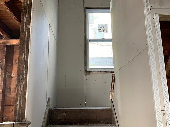5th image of 1130 E 112th St