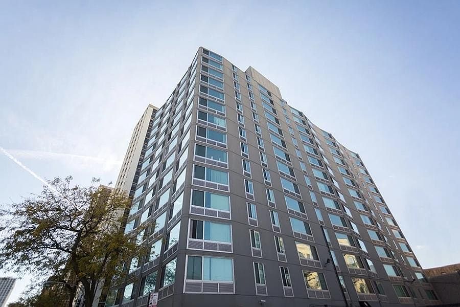 1st image of 4601 N Clarendon Ave