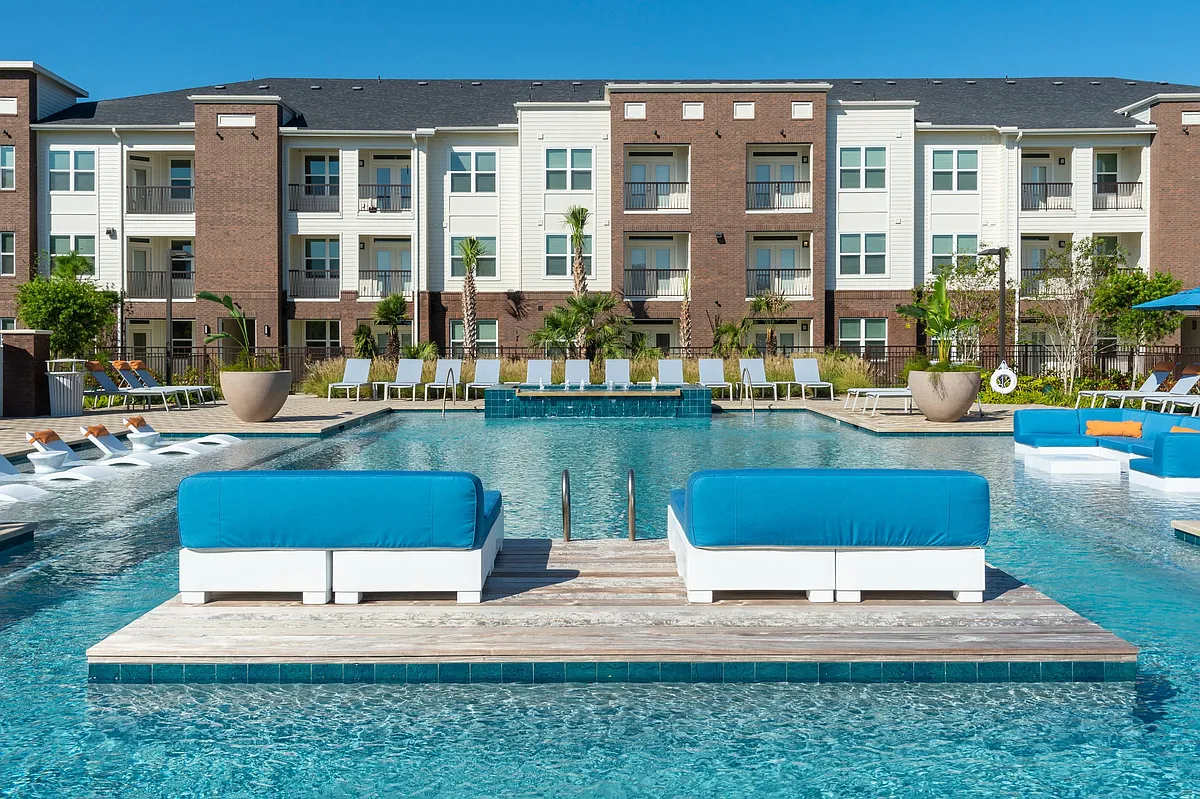 Resort-style pool with lounge seating - Morgan's Landing