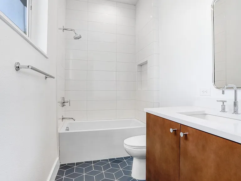 1326 W Fig St — Photo 33