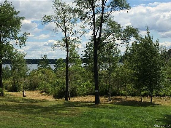 2nd image of 5260 Edgewood Shores Dr