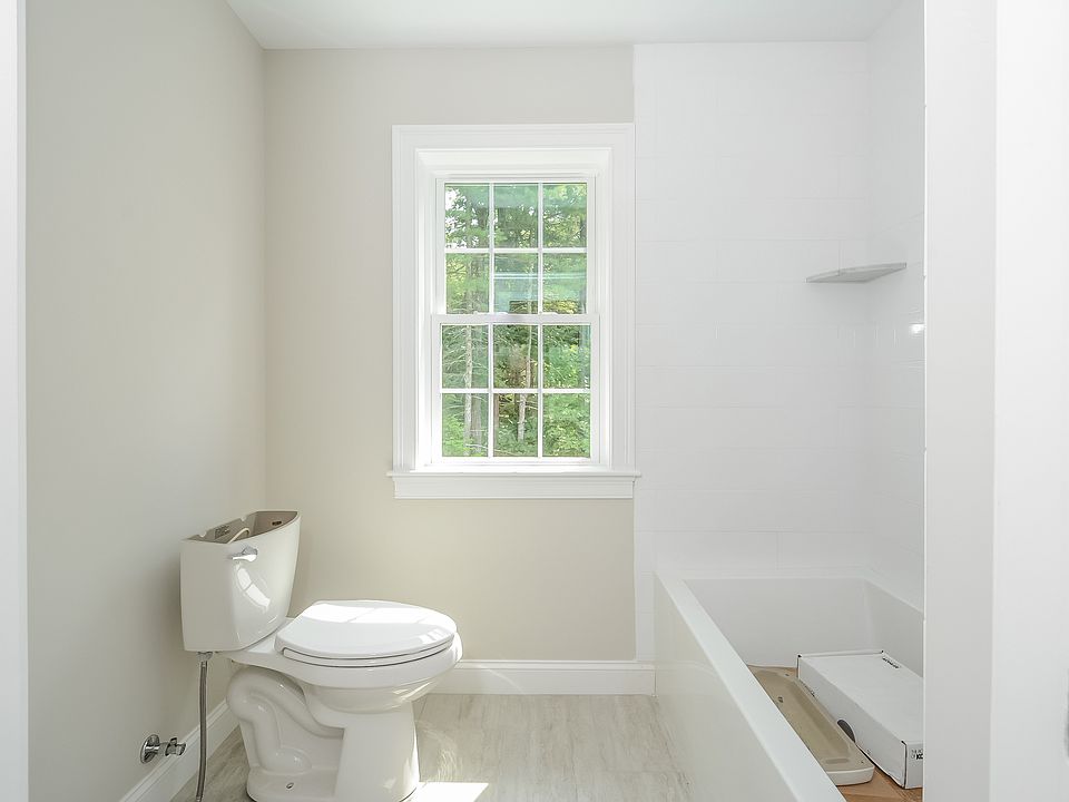1st image of 10 Bristol Pond Dr