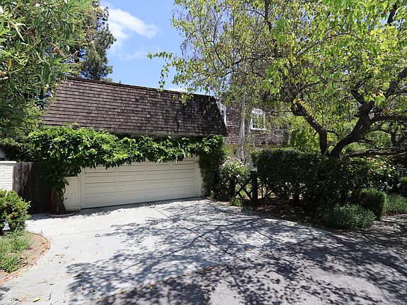 2nd image of 1130 Hidden Oaks Dr
