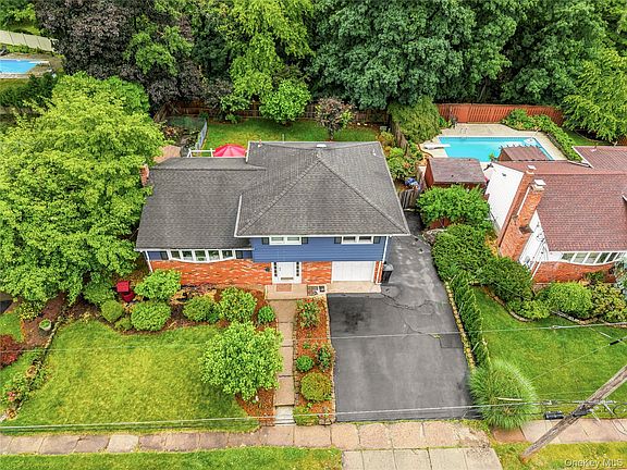 2nd image of 4 Forest Knoll Drive