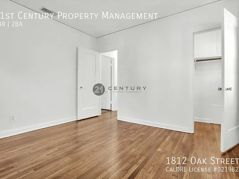 1812 Oak St — Photo 19