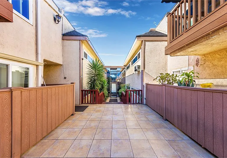 2852 Sawtelle Blvd — Photo 1