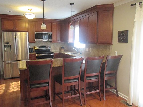 4th image of 346 Courtney Dr