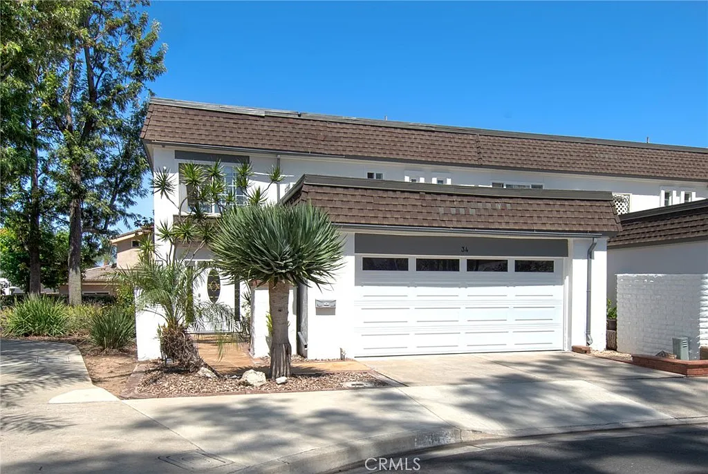 3 bed, 2.5 bath, 1749 sqft, $4,800 — Photo 1