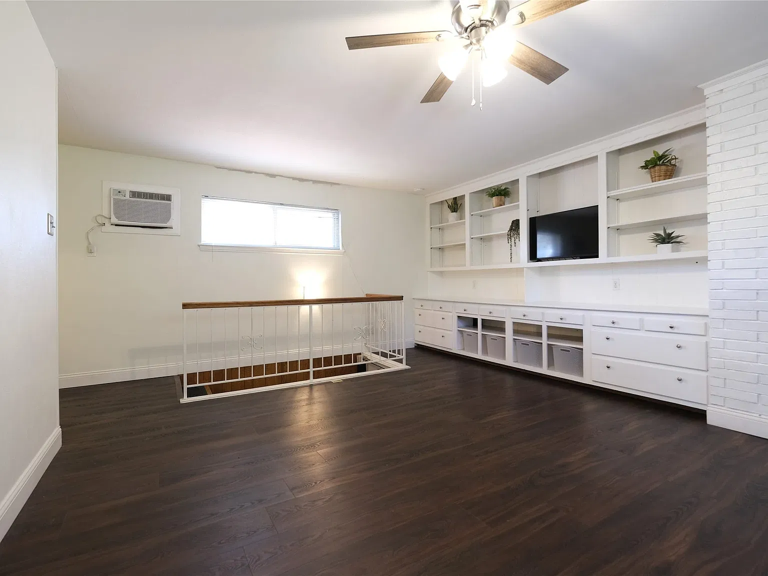 1 bed, 1.0 bath, 448 sqft, $1,300 — Photo 3