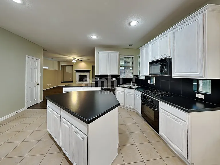 5205 Geode Ln — Photo 3