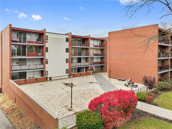 446 Hoodridge Dr APT 410, Pittsburgh, PA 15234