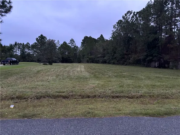 225 Lakes Dr, Brunswick, GA 31523