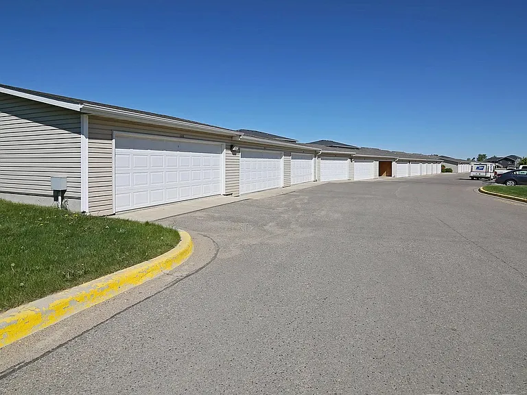 Elk Pointe Apartments — Photo 8