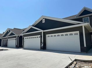 5234 Pandit Dr, Bettendorf, IA 52722
