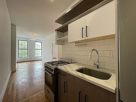 5th image of 1084 Bedford Ave APT 1A
