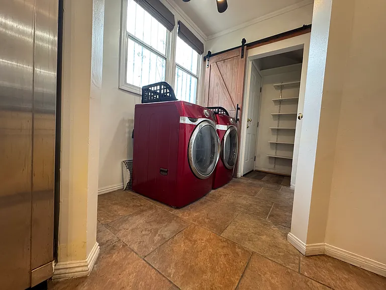 Laundry ( Washer/Dryer)