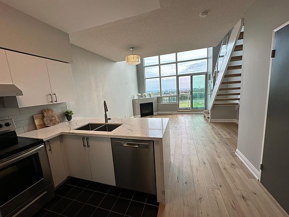 4th image of 200 Manitoba St #612