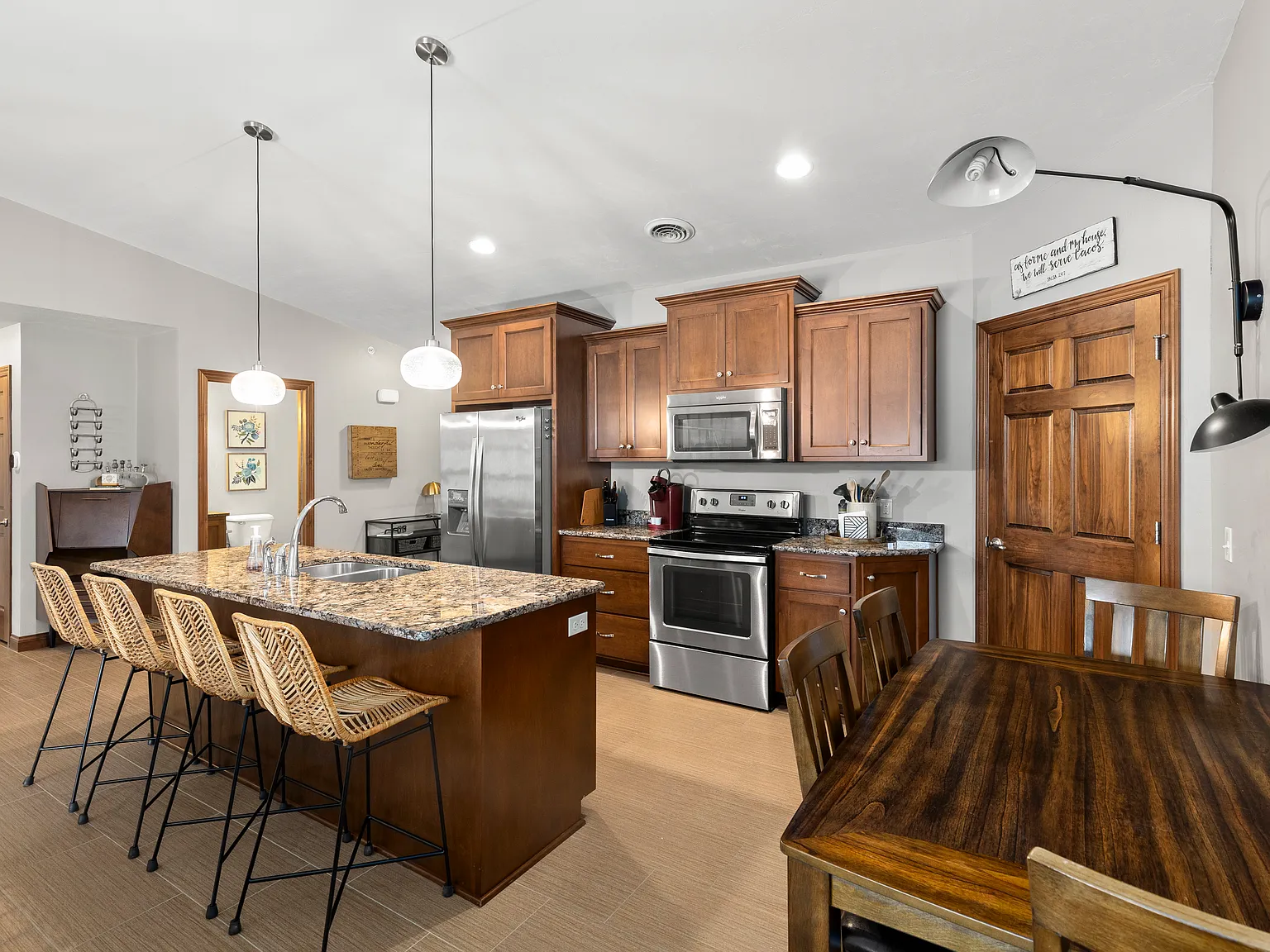 3 bed, 1452 sqft, $3,150 — Photo 3