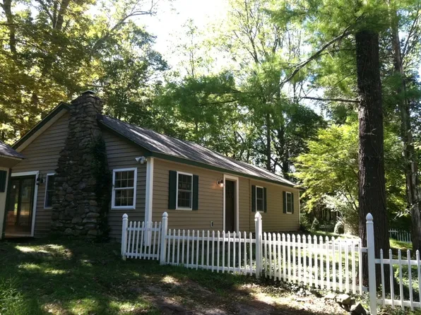 910 Cedar Dr, Newton, NJ 07860