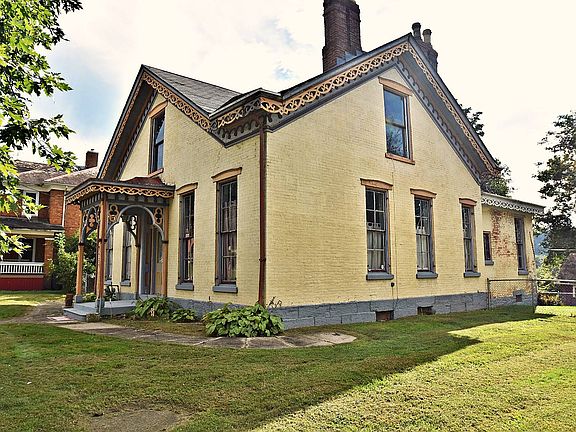 4th image of 427 Wayne Ave