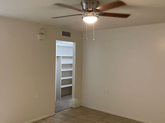 5th image of 3061 E Hammond Ave #4
