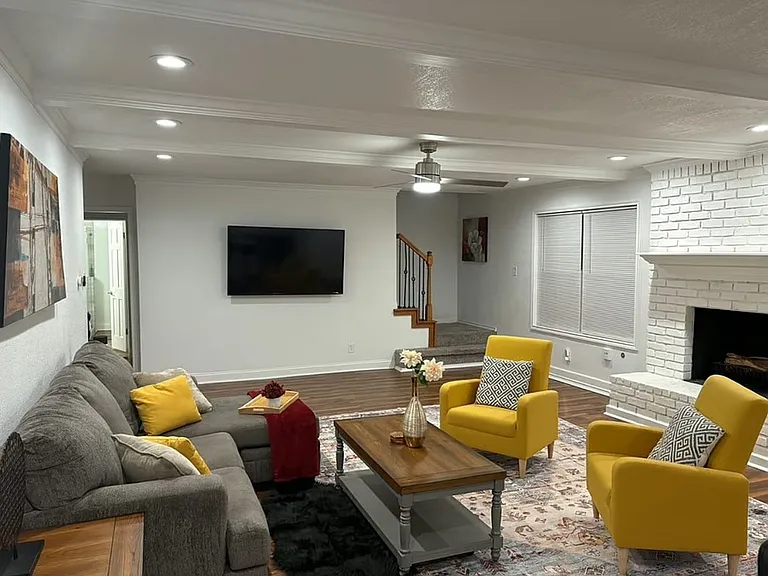 17211 Rolling Creek Dr — Photo 4