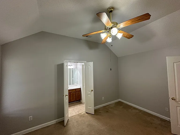 1098 Breezy Valley Dr — Photo 11