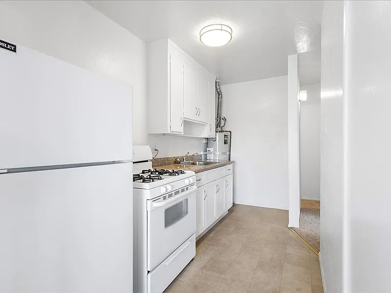 2256 Pacific Ave #G - 2 bedroom | 1 bath | Upper unit — Photo 5