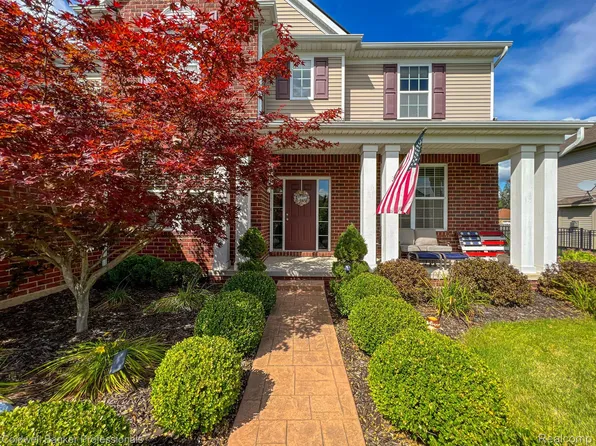 1929 Hazel Nut Ln, Troy, MI 48085