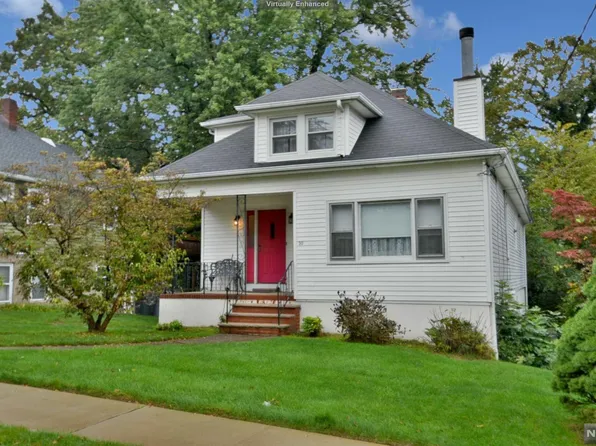 30 Vreeland Ave, Midland Park, NJ 07432
