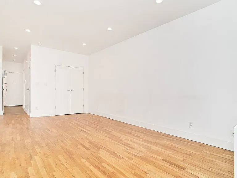 213 E 37th St #2C — Photo 3