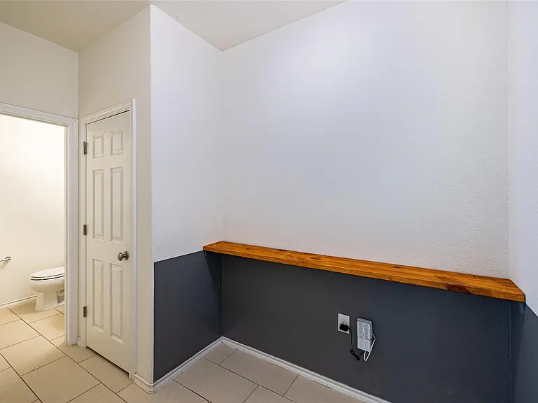 6300 Routenburn St — Photo 34