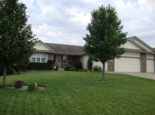 913 E Saddle Run St, Mulvane, KS 67110