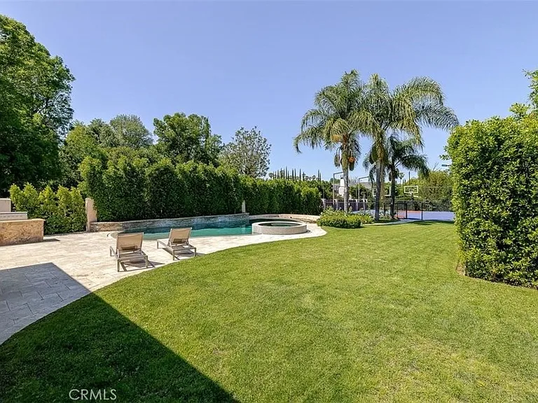 22953 Oxnard St — Photo 3