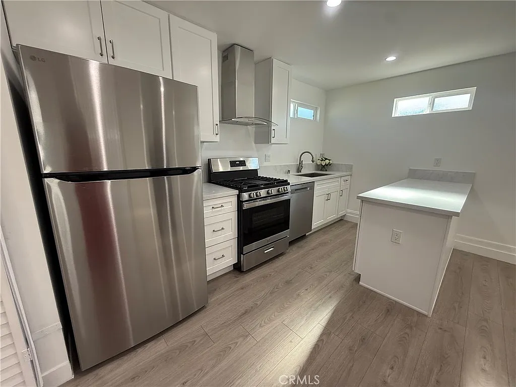1 bed, 712 sqft, $2,300 — Photo 4