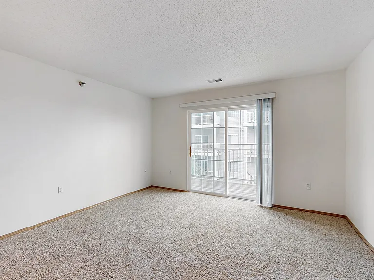 Platinum Valley Apartments — Photo 49