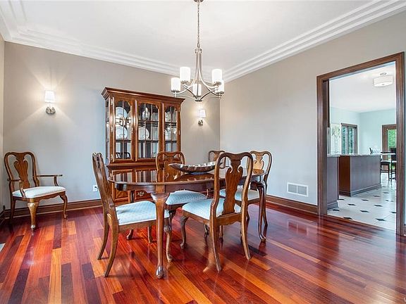 5th image of 6483 Deerview Ct