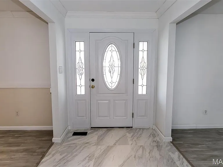 822 Emerald Place Dr — Photo 3