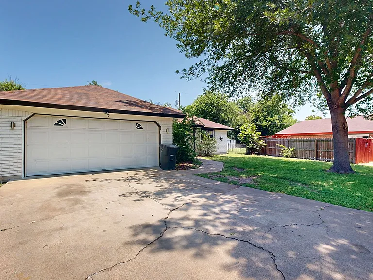2603 Lu Cir — Photo 2