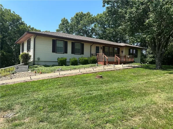 8006 Southpoint Dr, Camden, MO 64017