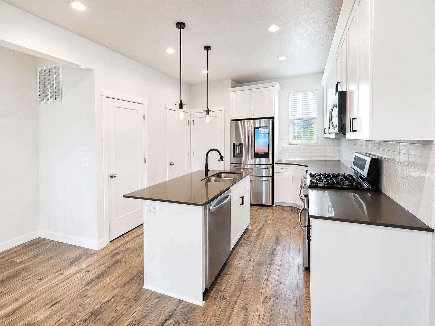 Beautiful 3-Story, 2-Bedroom Condo in Daybreak! — Photo 1