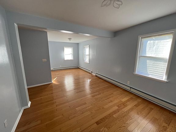 4th image of 212 Beach 118 St #2