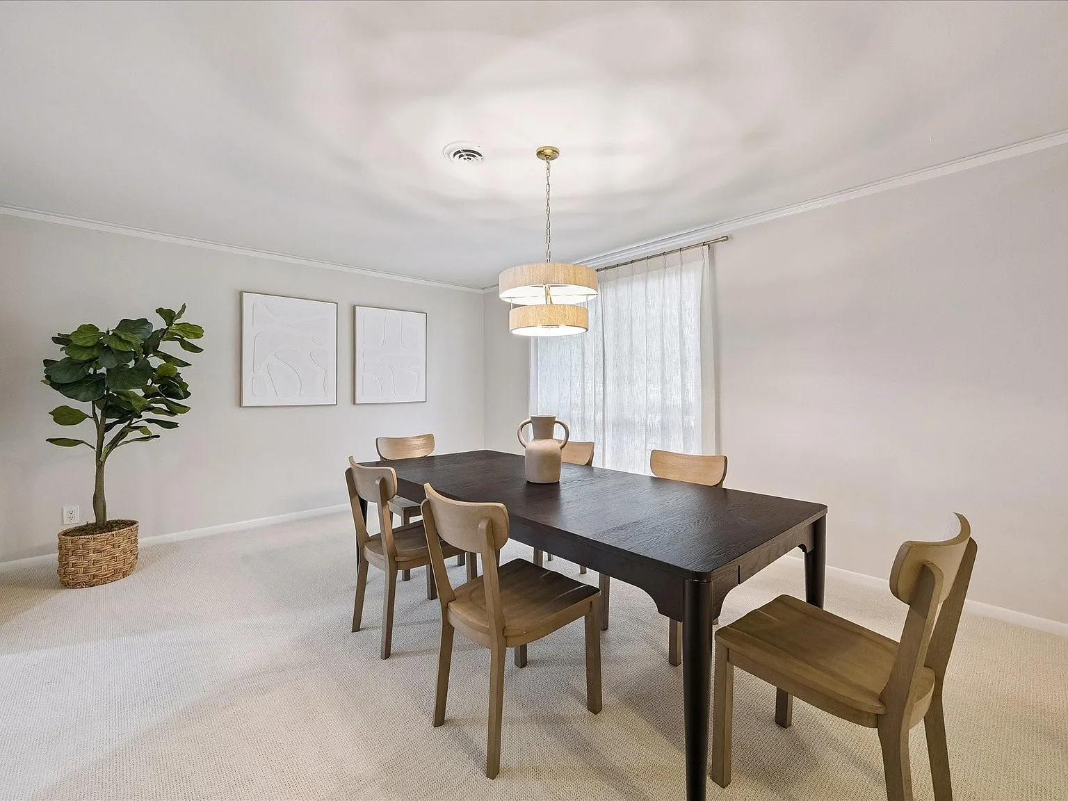 4 bed, 3.0 bath, 2569 sqft, $3,600 — Photo 3