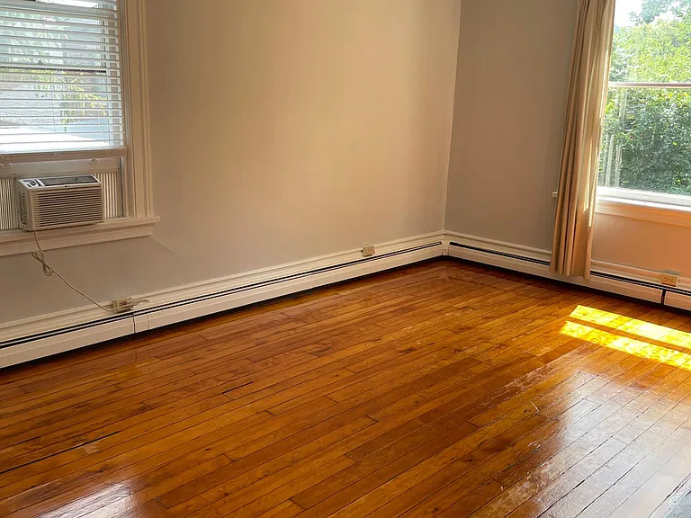 327 Thorn St #4 — Photo 8