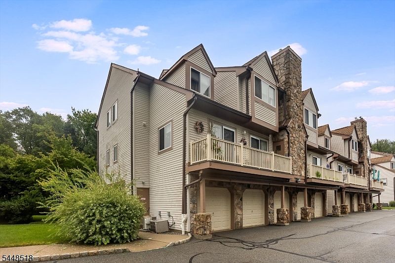 1st image of 141 Woods Edge Dr #141