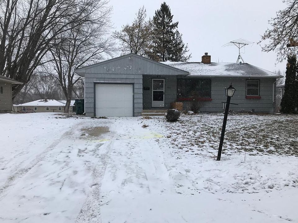 1st image of 220 3 1/2 St W