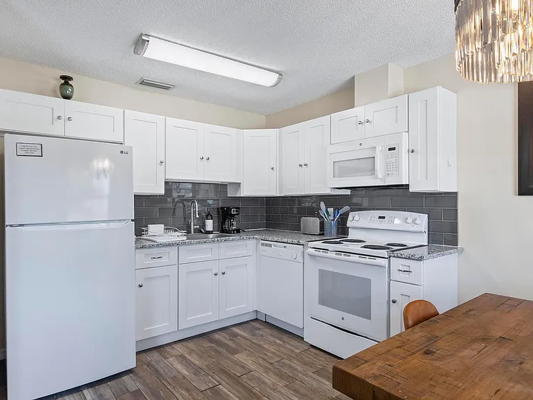 1 Brittany Ln #C — Photo 8