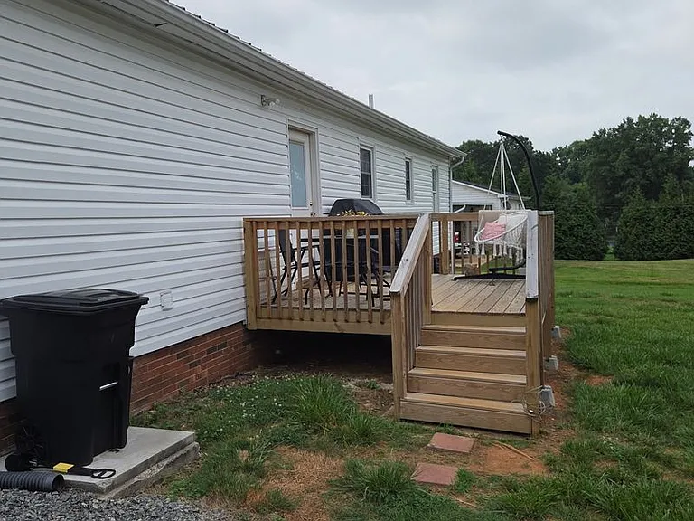 1004 Tracy St — Photo 4