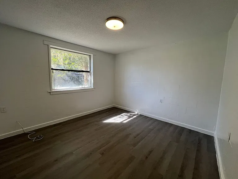 803-828 Floyd St NE — Photo 6