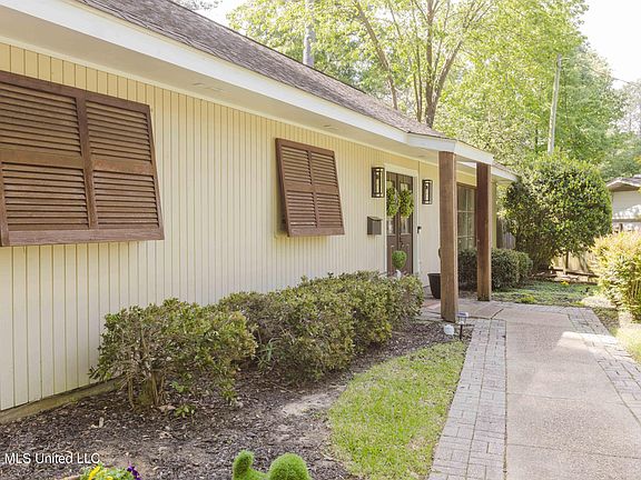 2nd image of 5247 Suffolk Cir